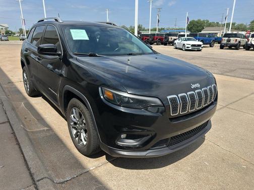 Diamond Black Crystal Pearlcoat 2019 Jeep Cherokee Latitude Plus