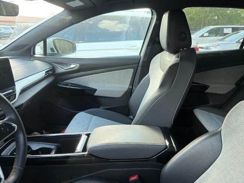 Pure White 2023 Volkswagen ID.4 Pro