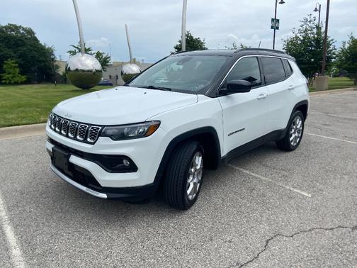 Bright White Clearcoat 2025 Jeep Compass Limited