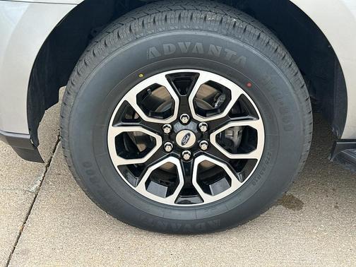 Iconic Silver Metallic 2024 Ford Expedition Max XLT