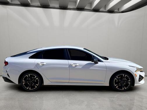 Glacial White Pearl 2022 Kia K5 GT-Line