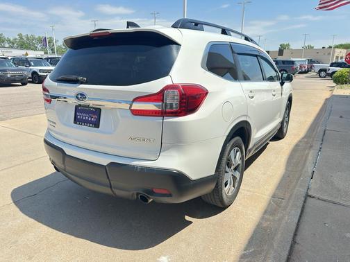 Crystal White Pearl 2022 Subaru Ascent Premium 8-Passenger