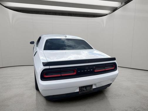 Bright White Clearcoat 2016 Dodge Challenger SRT Hellcat