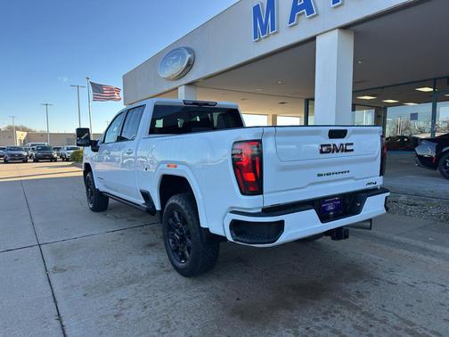 2024 GMC Sierra 2500 AT4