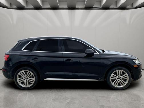 Mythos Black Metallic 2018 Audi Q5 2.0T Premium Plus