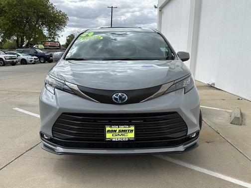 2024 Toyota Sienna XLE