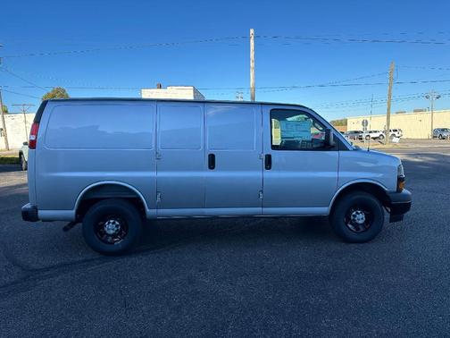 2025 Chevrolet Express 2500 Work Van