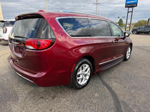 2017 Chrysler Pacifica Touring-L Plus
