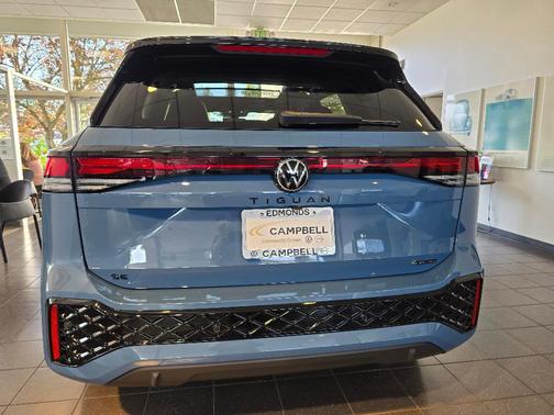 2025 Volkswagen Tiguan 2.0T SE R-Line Black