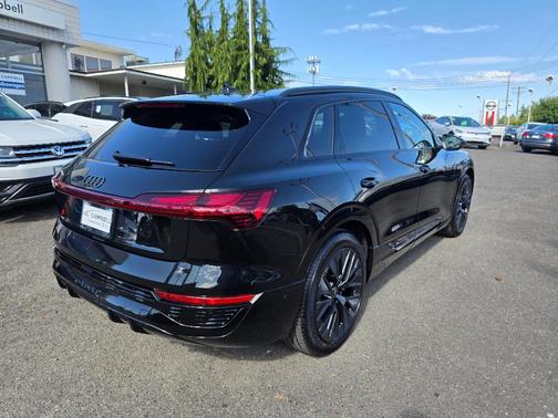 2024 Audi Q8 e-tron Premium