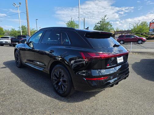 2024 Audi Q8 e-tron Premium