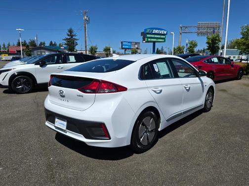2020 Hyundai IONIQ Hybrid SE