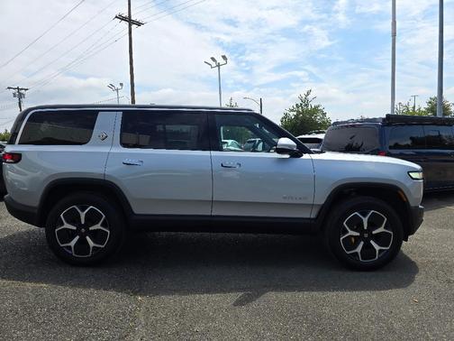 2023 Rivian R1S Adventure Quad Motor Large Pack
