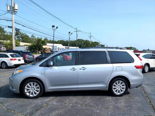 2015 Toyota Sienna LE