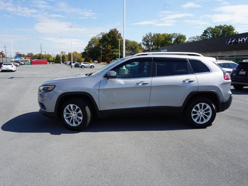 Photo 3 of 23 of 2019 Jeep Cherokee Latitude