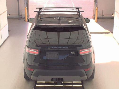 2017 Land Rover Discovery FIRST EDITION