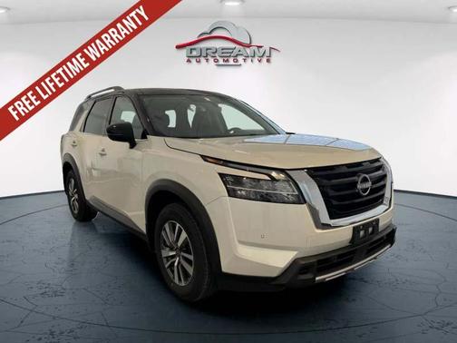 Pearl White Tricoat/Super Black 2024 Nissan Pathfinder SL 4WD