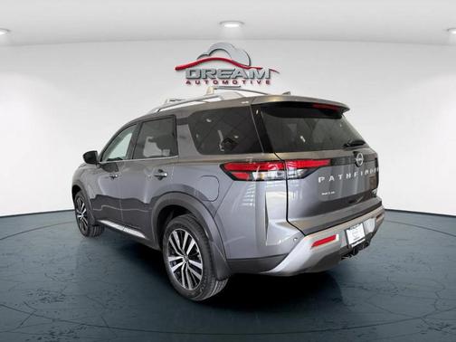 2025 Nissan Pathfinder Platinum 4WD