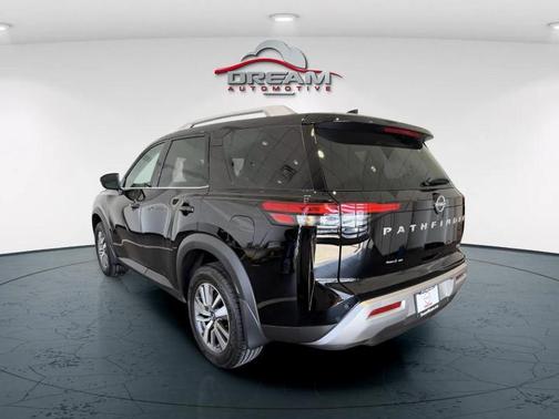 2025 Nissan Pathfinder SL FWD