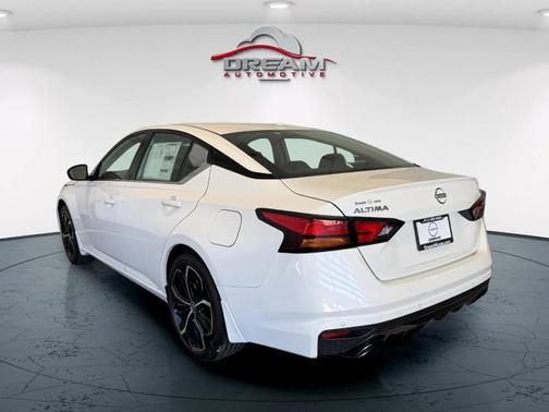 2025 Nissan Altima SR FWD