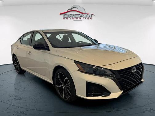 2025 Nissan Altima SR FWD