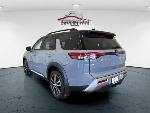 2025 Nissan Pathfinder Platinum 4WD