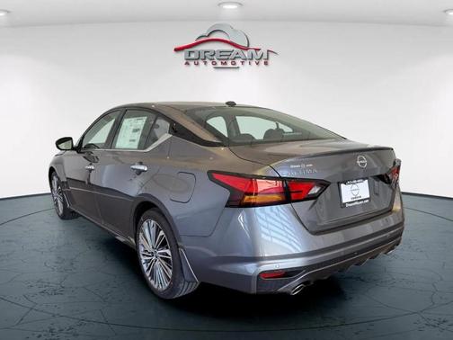 2025 Nissan Altima SL FWD