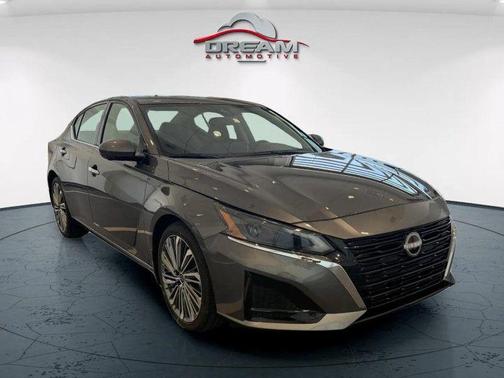 2025 Nissan Altima SL FWD