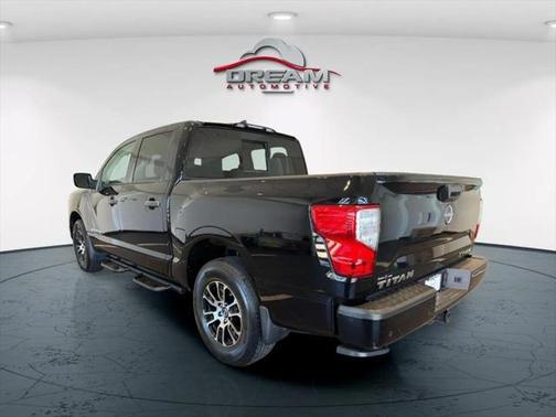 2023 Nissan Titan SV