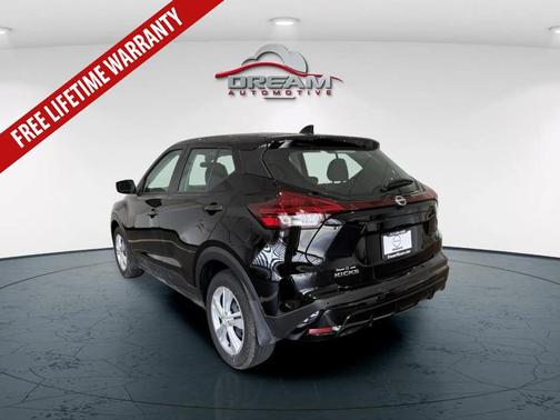 Super Black 2025 Nissan Kicks S