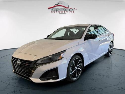 2025 Nissan Altima SR FWD