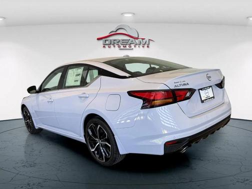 2025 Nissan Altima SR FWD