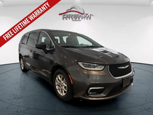 Granite Crystal Metallic Clearcoat 2023 Chrysler Pacifica Touring L