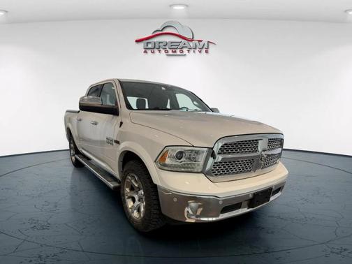 Bright White Clearcoat 2018 RAM 1500 Laramie
