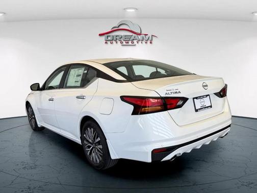 2025 Nissan Altima SV FWD