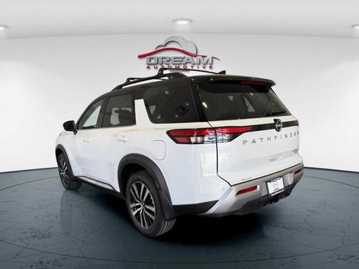 2025 Nissan Pathfinder Platinum 4WD