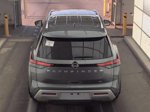 2023 Nissan Pathfinder SL FWD