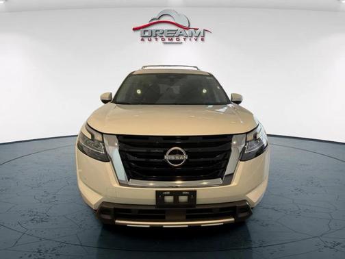 Pearl White Tricoat 2024 Nissan Pathfinder SL 4WD