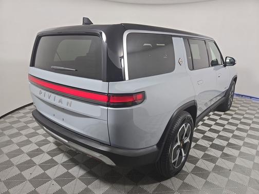 2024 Rivian R1S Adventure Package