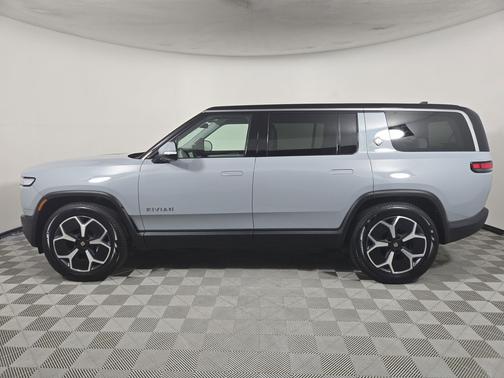 2024 Rivian R1S Adventure Package