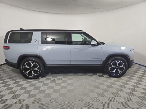 2024 Rivian R1S Adventure Package