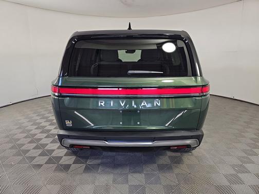2024 Rivian R1S Adventure Quad Motor Large Pack