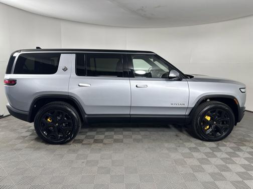 2023 Rivian R1S Adventure