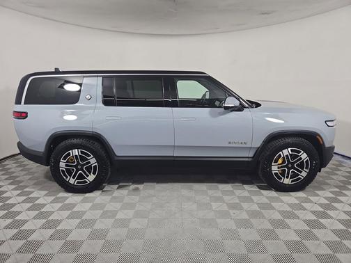 2023 Rivian R1S Adventure