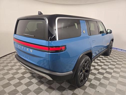 2024 Rivian R1S Adventure Quad Motor Large Pack