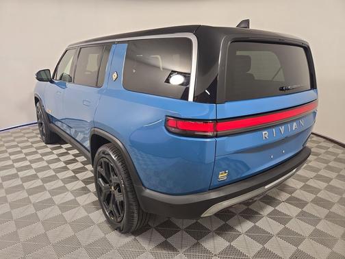 2024 Rivian R1S Adventure Quad Motor Large Pack