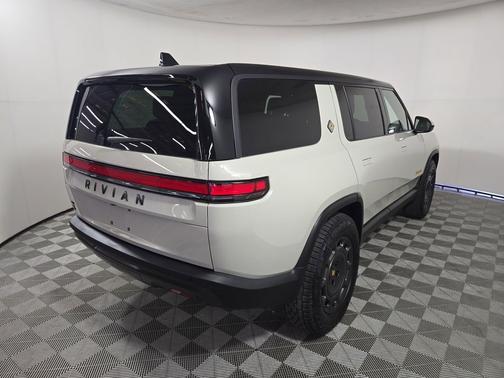 California Dune paint 2025 Rivian R1S Ascend trim