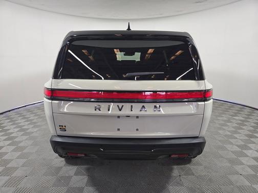 California Dune paint 2025 Rivian R1S Ascend trim