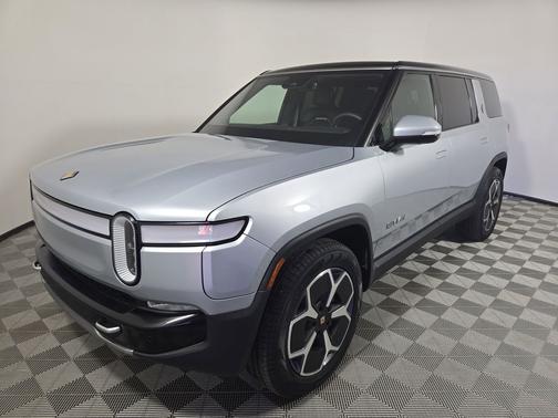 2024 Rivian R1S Adventure Package