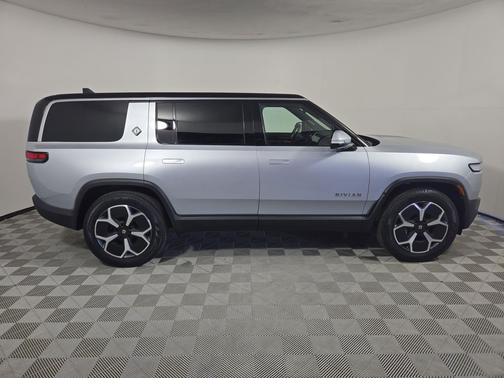 2024 Rivian R1S Adventure Package